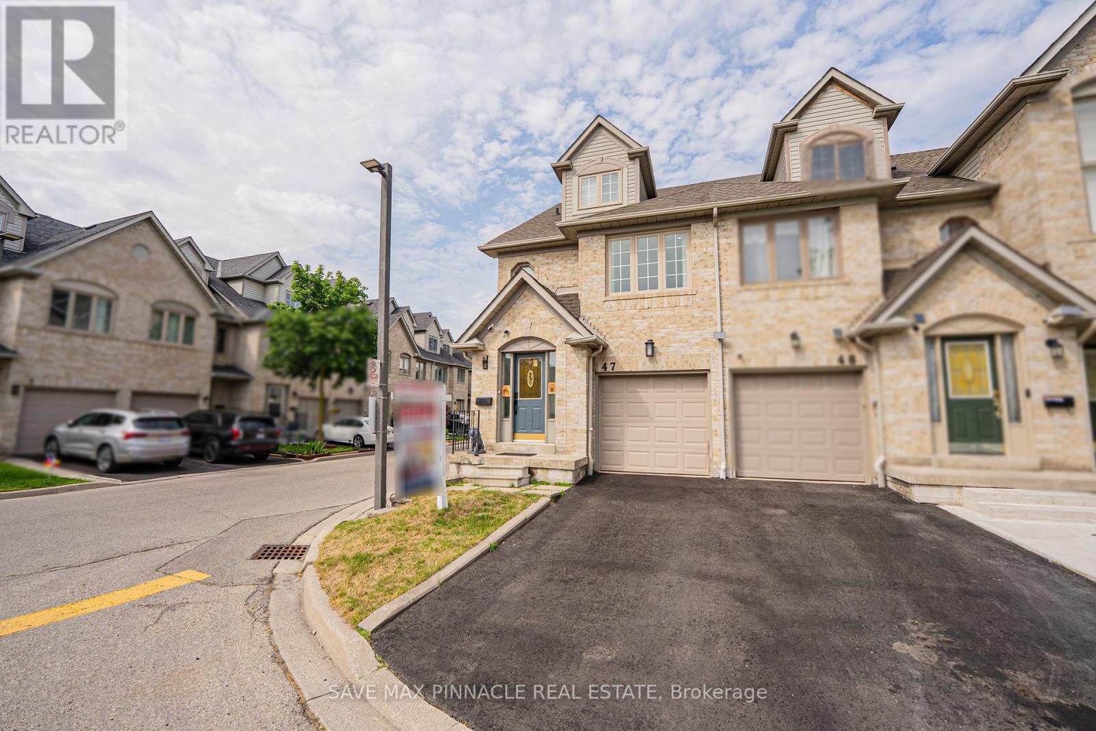 Row / Townhouse for Sale in 47 - 1292 SHERWOOD MILLS BOULEVARD|Mississauga (East Credit), Ontario L5V2G8 2