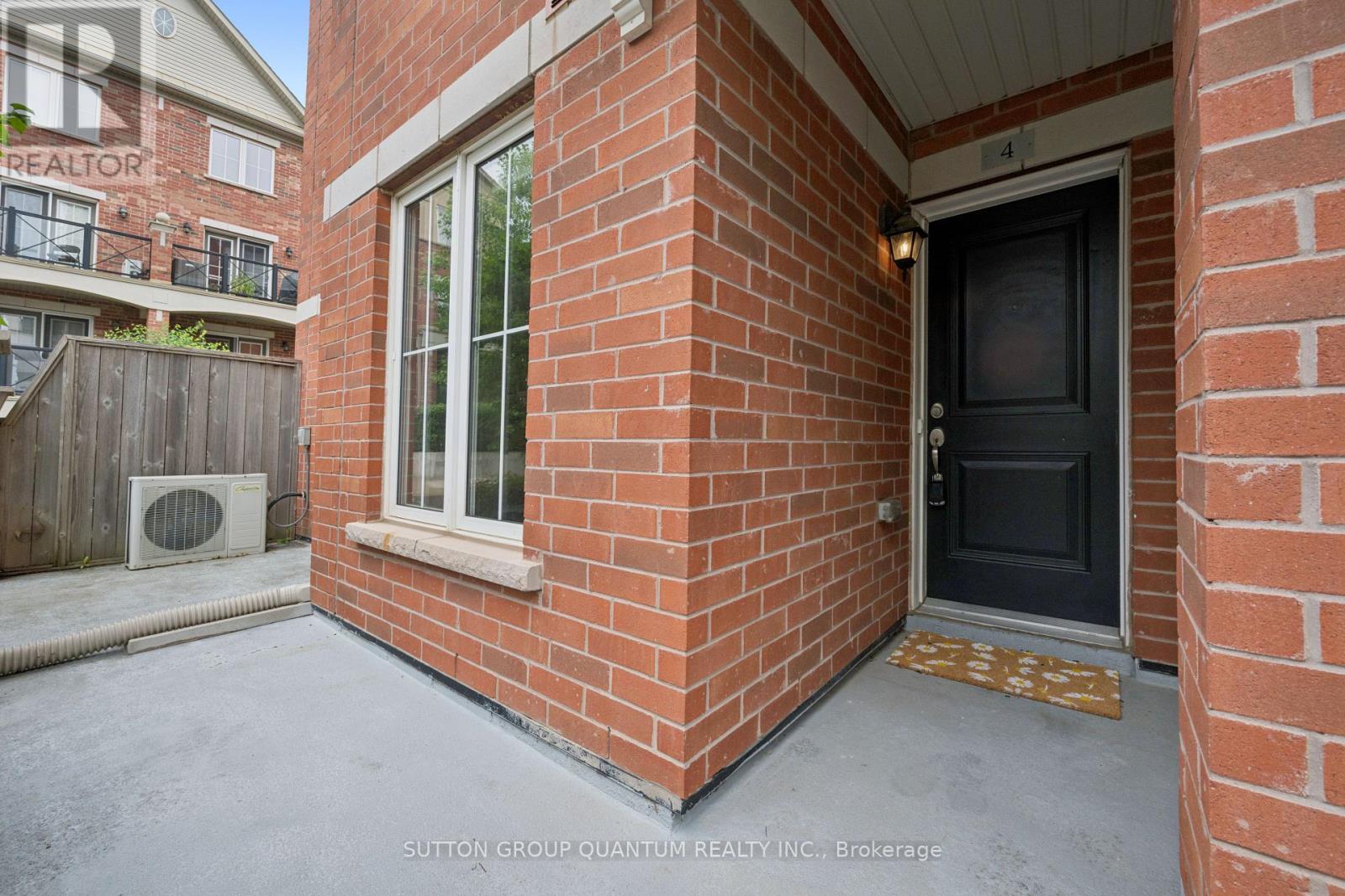 Row / Townhouse for Sale in 4 - 43 HAYS BOULEVARD|Oakville (RO River Oaks), Ontario L6H0J1 2