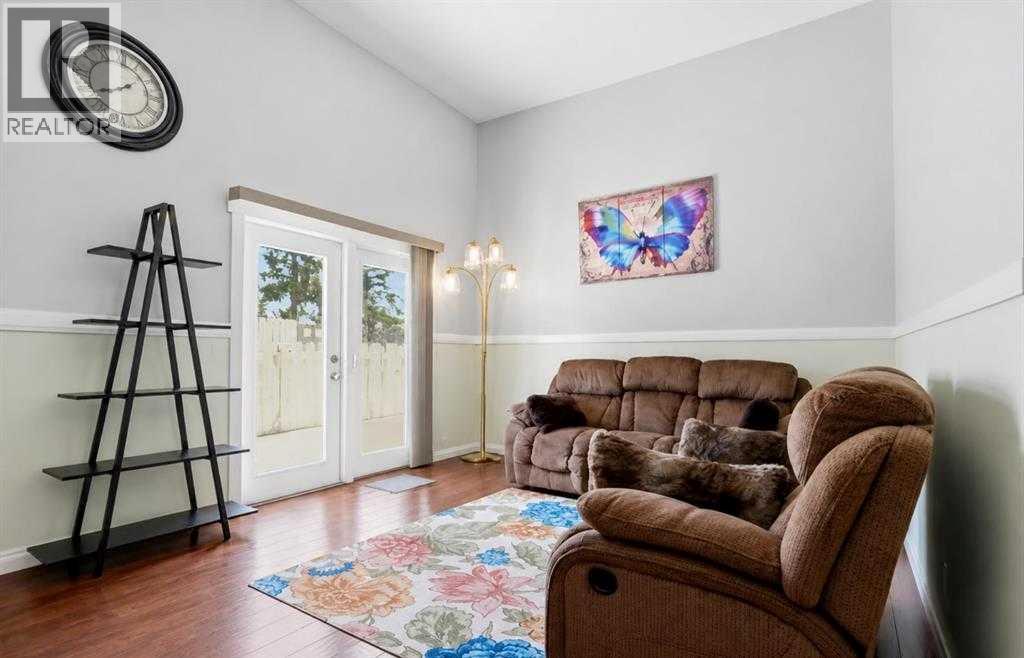 Row / Townhouse for Sale in 904, 919 38 Street NE|Calgary, Alberta T2A6E1 2