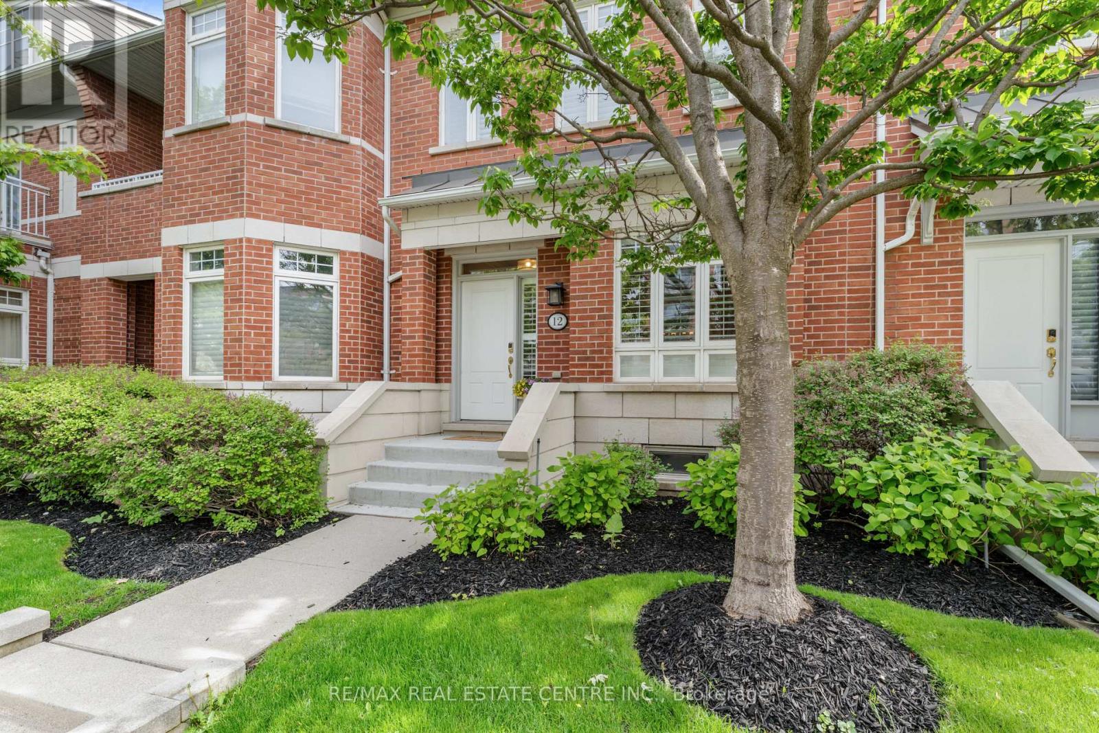 Row / Townhouse for Sale in 12 ST LAWRENCE DRIVE|Mississauga (Port Credit), Ontario L5G4V1 2