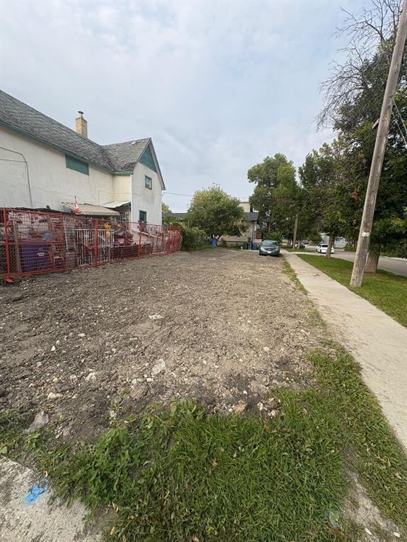 737 Alexander Avenue, Winnipeg, Manitoba R3E1J3