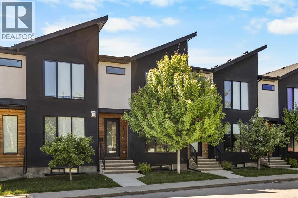 Row / Townhouse for Sale in 2105 5 Street NW|Calgary, Alberta T2M5C2