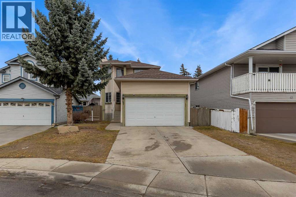 House for Sale in 47 Carmel Close NE|Calgary, Alberta T1Y6Z3