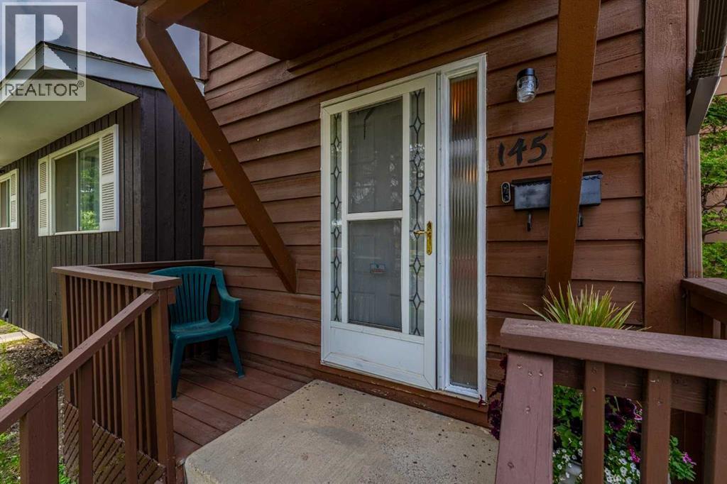 Duplex for Sale in 1455 Berkley Drive NW|Calgary, Alberta T3K1T6 2