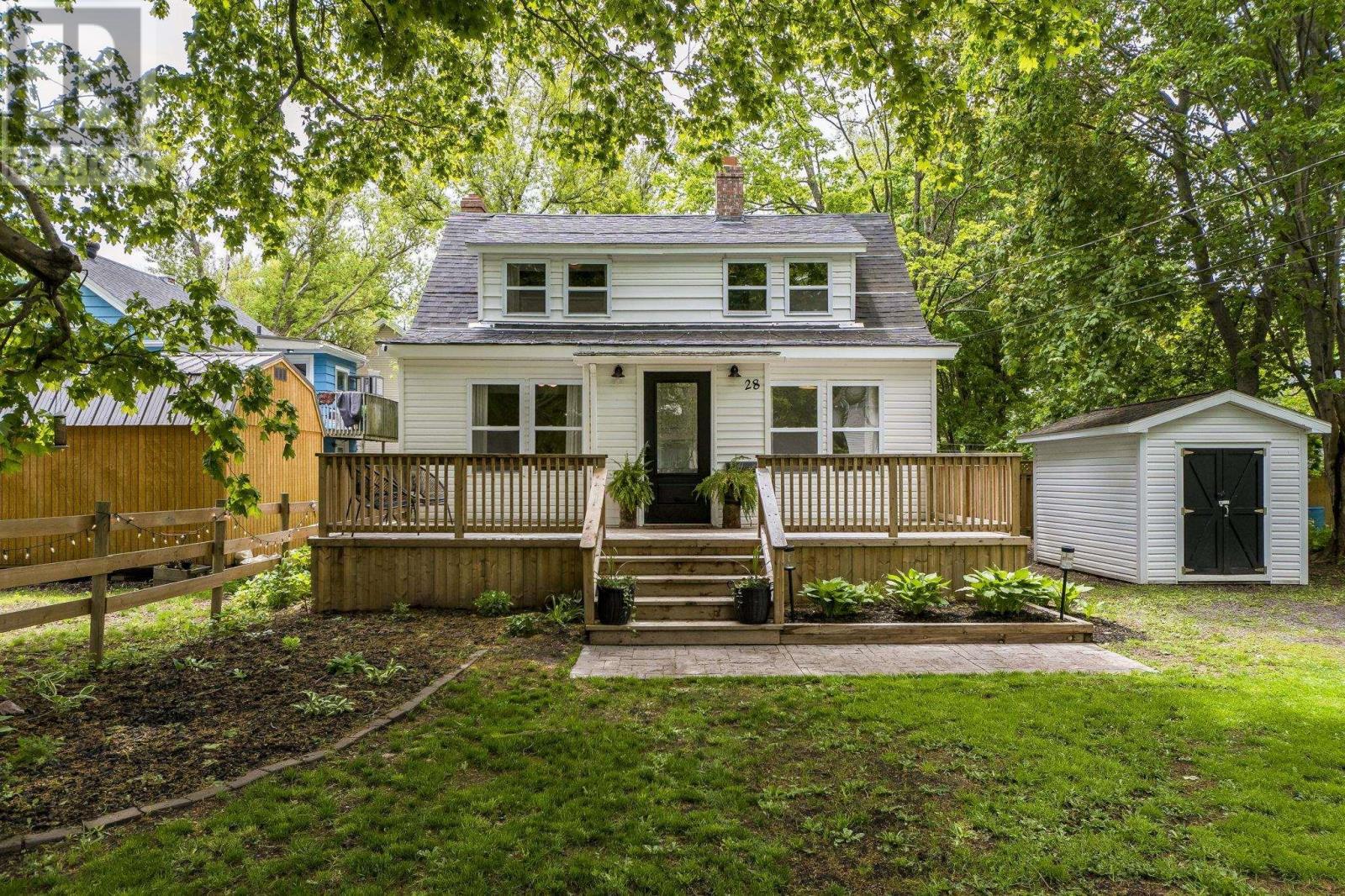 28 Crescent Avenue, Kentville, Nova Scotia B4N1R2