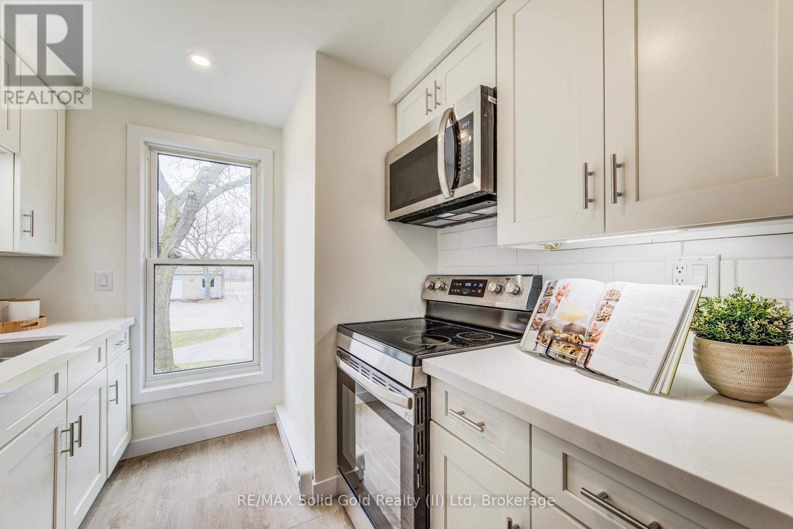 64 - 35 BRECKENRIDGE DRIVE, Kitchener, Ontario N2B3H5