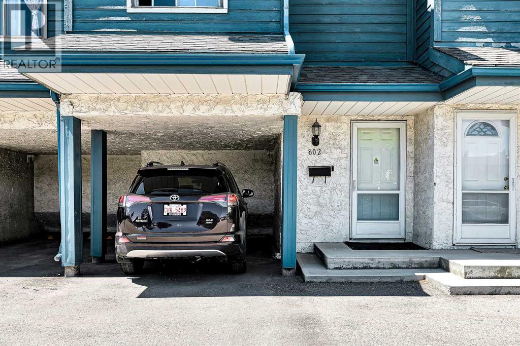 Row / Townhouse for Sale in 802, 919 38 Street NE|Calgary, Alberta T2A6E1 4