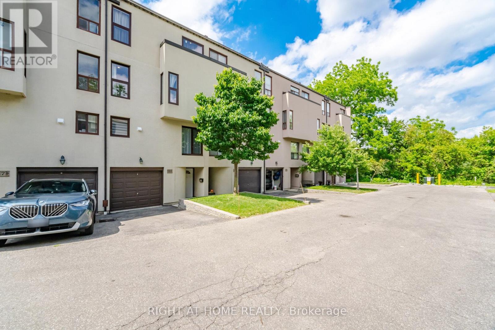 Row / Townhouse for Sale in 8 - 24 REID DRIVE|Mississauga (Streetsville), Ontario L5M2A6 2