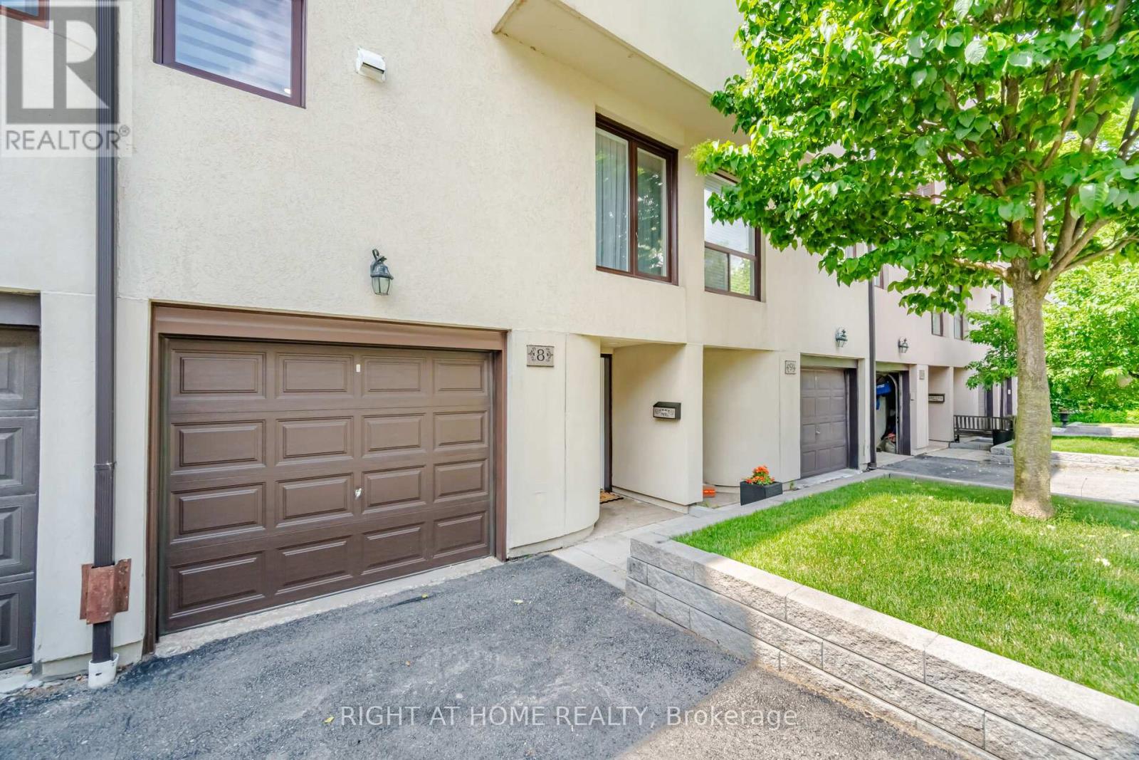 Row / Townhouse for Sale in 8 - 24 REID DRIVE|Mississauga (Streetsville), Ontario L5M2A6 3