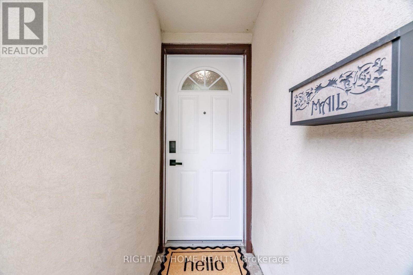 Row / Townhouse for Sale in 8 - 24 REID DRIVE|Mississauga (Streetsville), Ontario L5M2A6 4