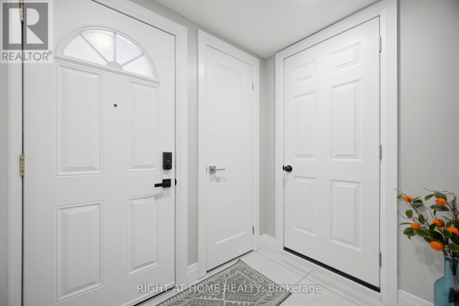 Row / Townhouse for Sale in 8 - 24 REID DRIVE|Mississauga (Streetsville), Ontario L5M2A6 5