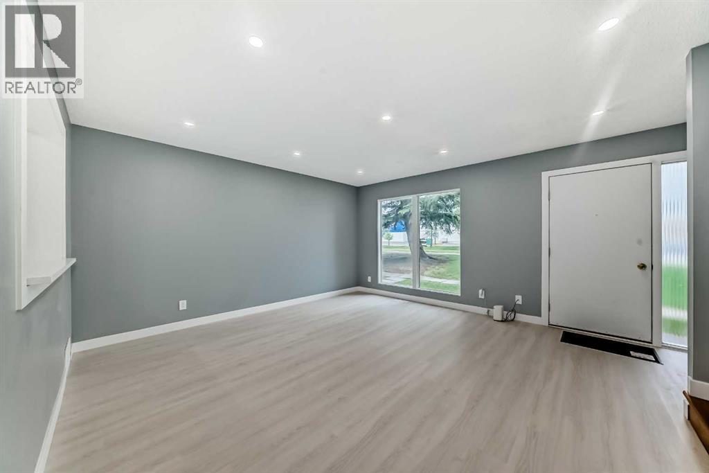 Row / Townhouse for Sale in 232 Marlborough Way NE|Calgary, Alberta T2A6R9 5