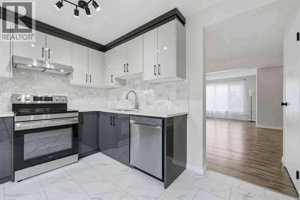 Row / Townhouse for Sale in 36 Falconer Terrace NE|Calgary, Alberta T3J1W4