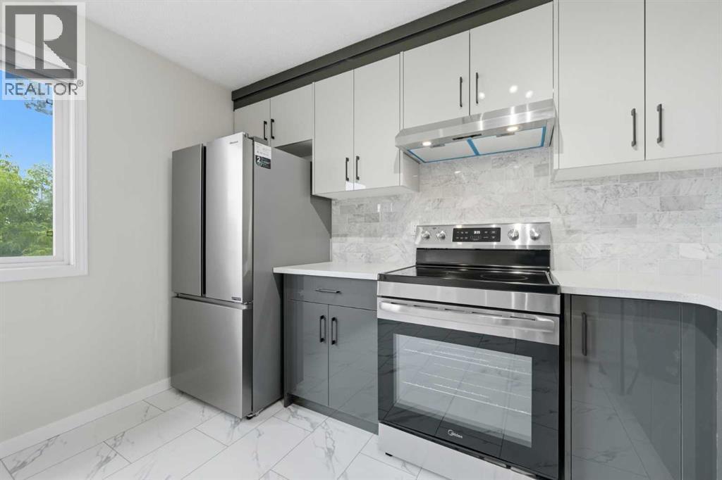 Row / Townhouse for Sale in 36 Falconer Terrace NE|Calgary, Alberta T3J1W4 3