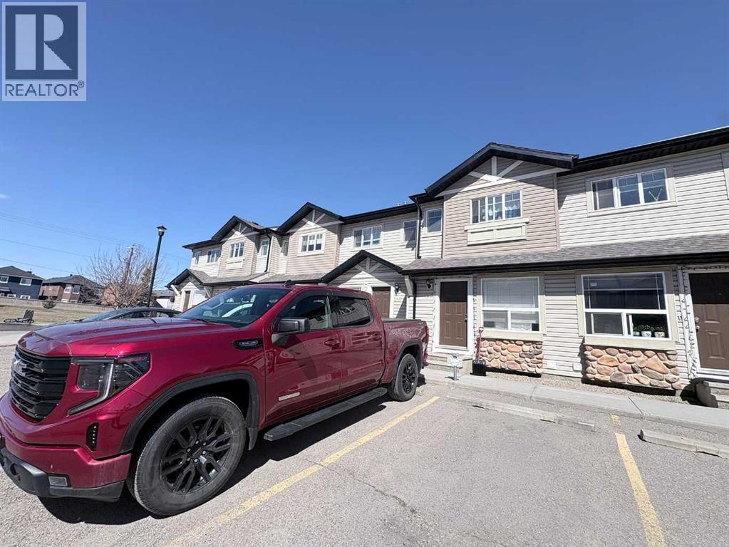 Row / Townhouse for Sale in 138 Saddlebrook Point NE|Calgary, Alberta T3J0G3
