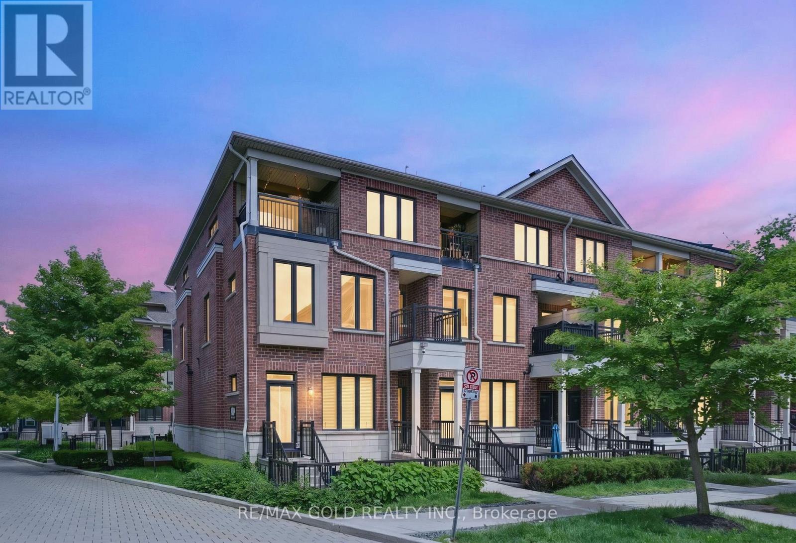 Row / Townhouse for Sale in 92 - 30 CARNATION AVENUE|Toronto (Long Branch), Ontario M8V0B8