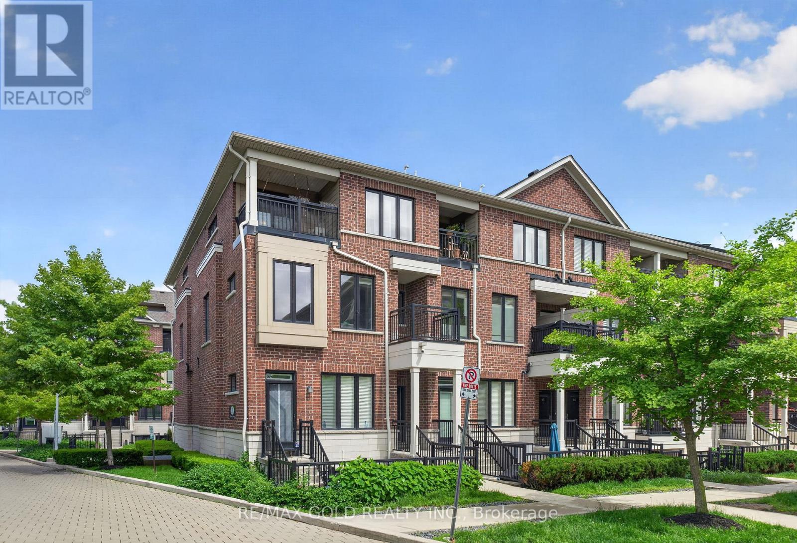 Row / Townhouse for Sale in 92 - 30 CARNATION AVENUE|Toronto (Long Branch), Ontario M8V0B8 2