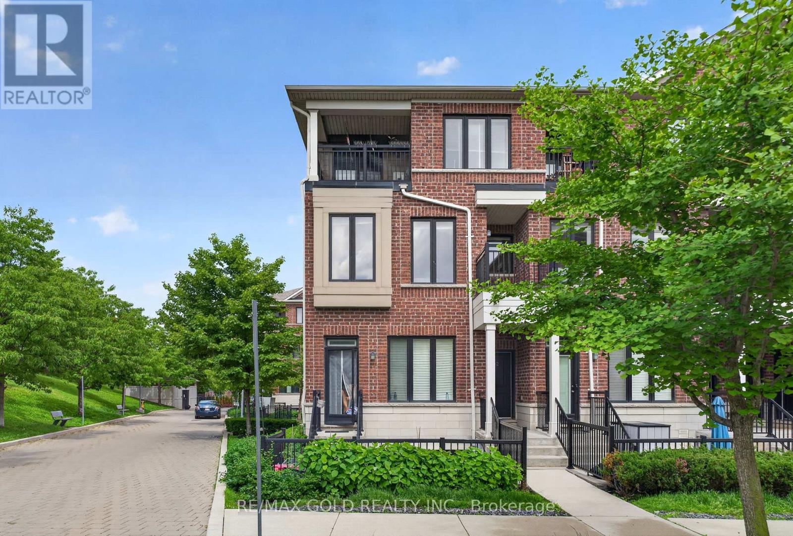 Row / Townhouse for Sale in 92 - 30 CARNATION AVENUE|Toronto (Long Branch), Ontario M8V0B8 3