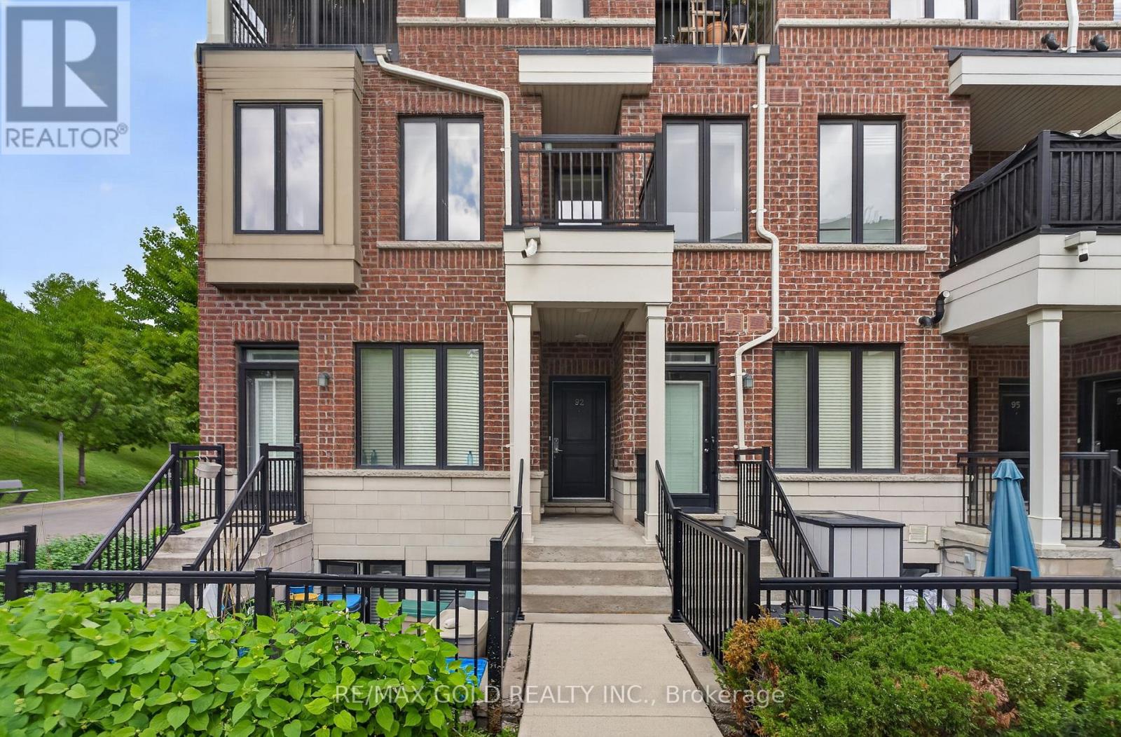 Row / Townhouse for Sale in 92 - 30 CARNATION AVENUE|Toronto (Long Branch), Ontario M8V0B8 5