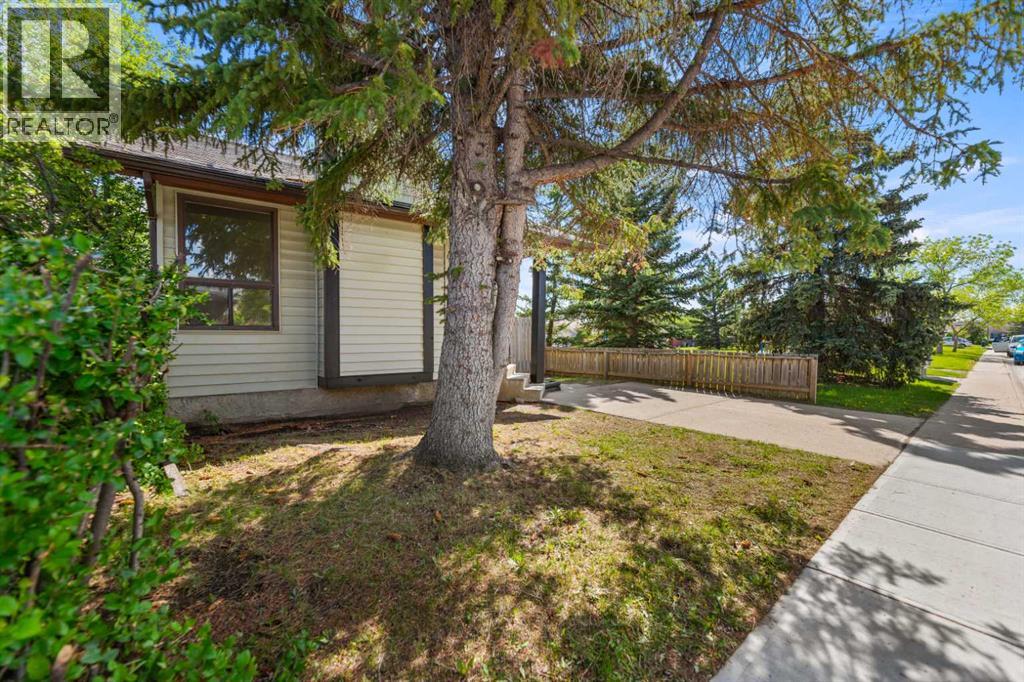 House for Sale in 199 Templevale Road NE|Calgary, Alberta T1Y4V9 3