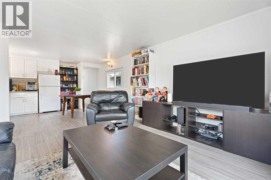 Mobile Home for Sale in 315, 6220 17 Avenue SE|Calgary, Alberta T2A0W6 5