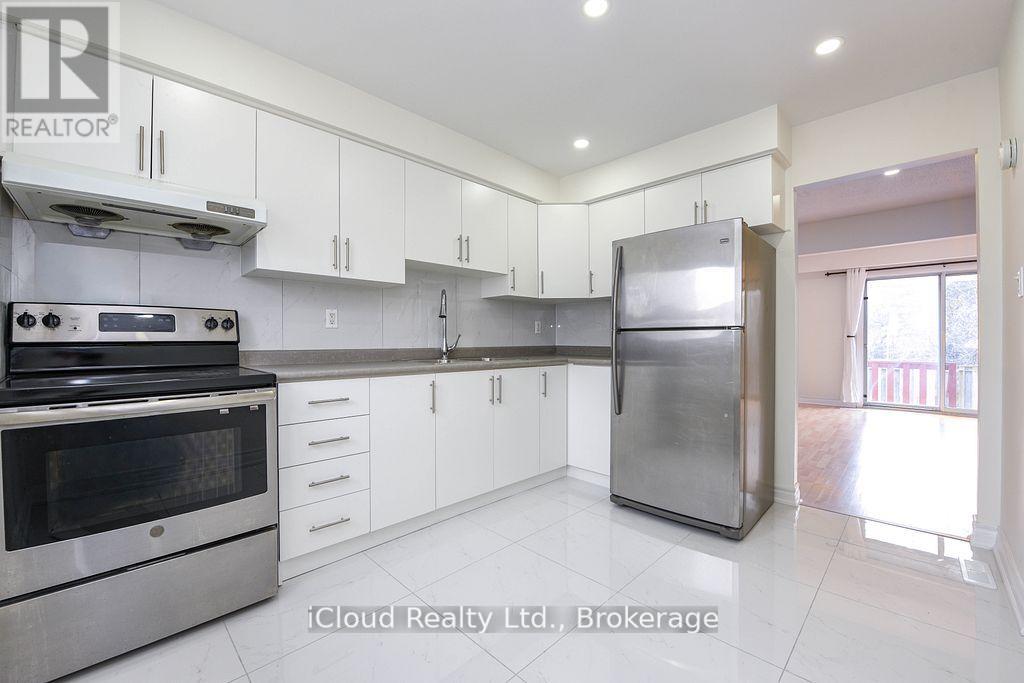 Row / Townhouse for Sale in 88 - 400 MISSISSAUGA VALLEY BOULEVARD|Mississauga (Mississauga Valleys), Ontario L5A3N6 4