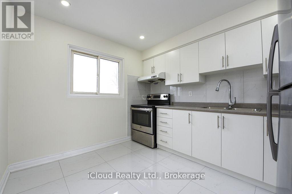 Row / Townhouse for Sale in 88 - 400 MISSISSAUGA VALLEY BOULEVARD|Mississauga (Mississauga Valleys), Ontario L5A3N6 5