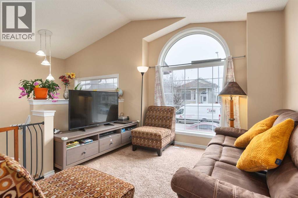 House for Sale in 135 Covewood Close NE|Calgary, Alberta T3K4Z8 4