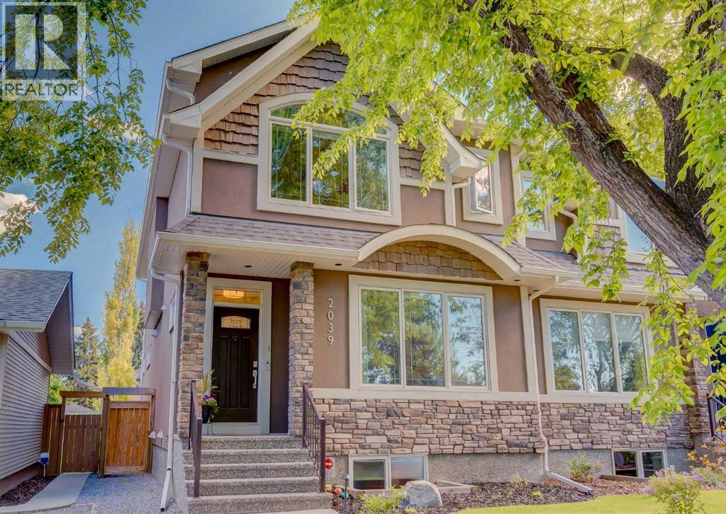 Duplex for Sale in 2039 45 Avenue SW|Calgary, Alberta T2T2P6