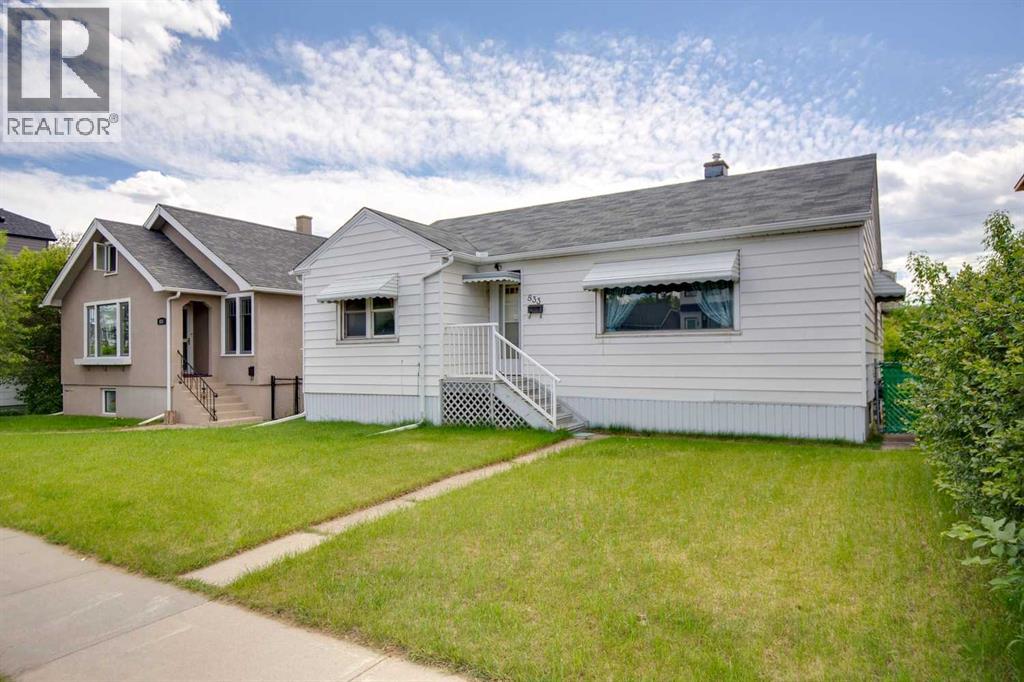 House for Sale in 833 20 Avenue NW|Calgary, Alberta T2M1E4