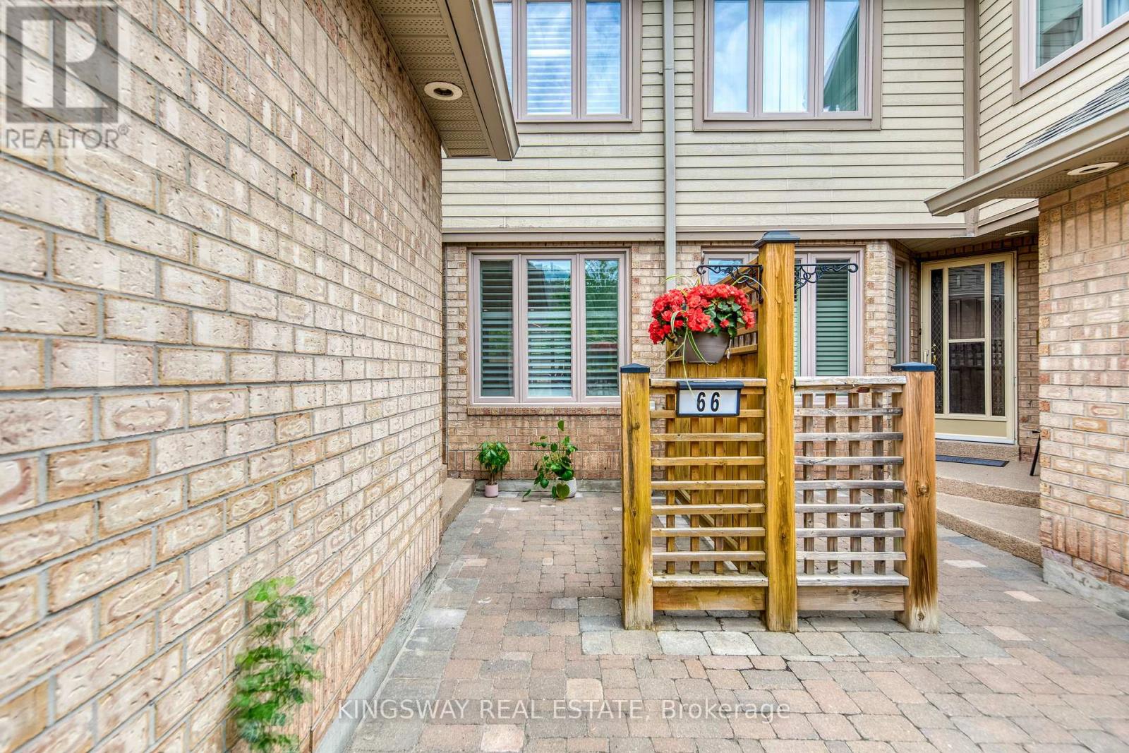 Row / Townhouse for Sale in 66 - 1725 THE CHASE ROAD|Mississauga (Central Erin Mills), Ontario L5M4N3 2
