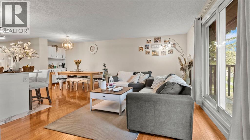 Duplex for Sale in 2416 Woodview Drive SW|Calgary, Alberta T2W4X7