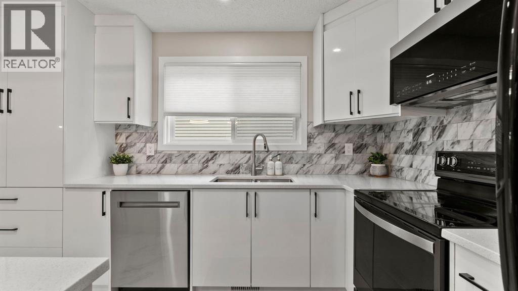 Duplex for Sale in 2416 Woodview Drive SW|Calgary, Alberta T2W4X7 2