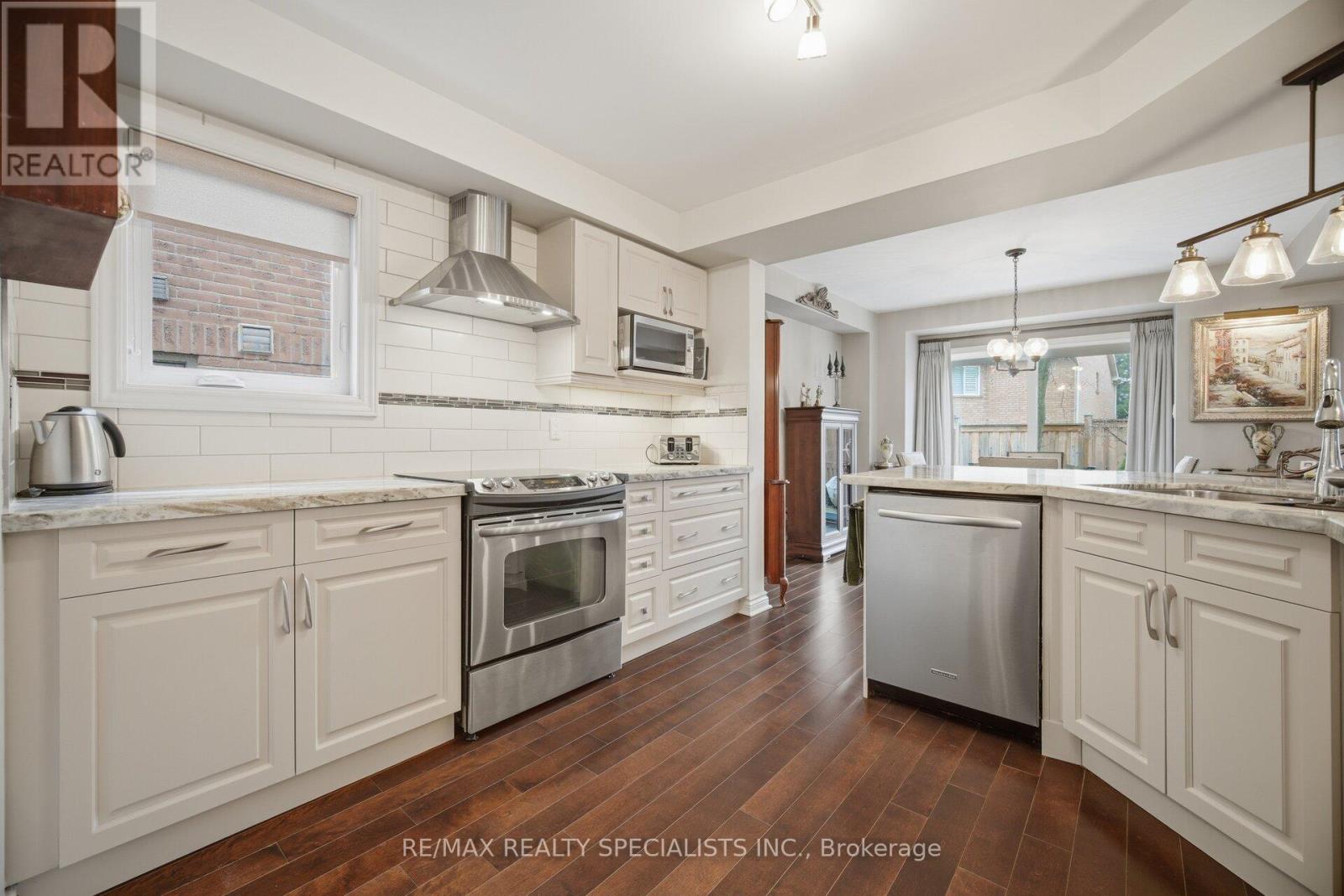 Row / Townhouse for Sale in 73 - 5480 GLEN ERIN DRIVE|Mississauga (Central Erin Mills), Ontario L5M5R3
