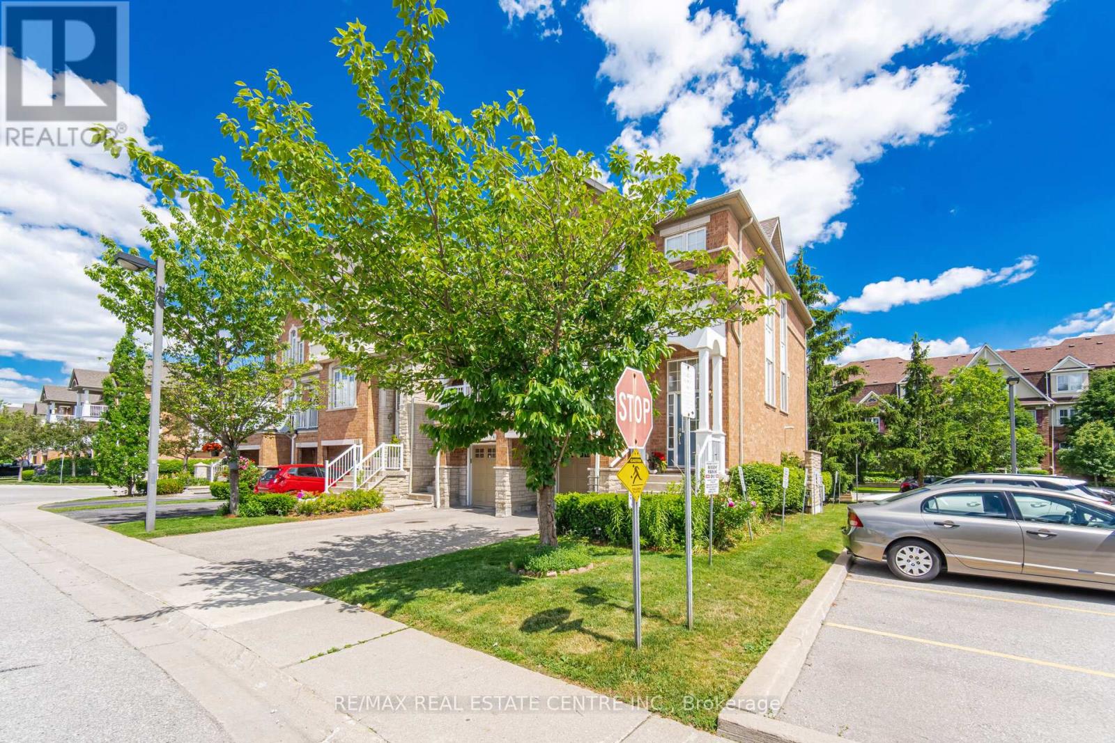 Row / Townhouse for Sale in 120 - 601 SHORELINE DRIVE|Mississauga (Cooksville), Ontario L5B4J9 3