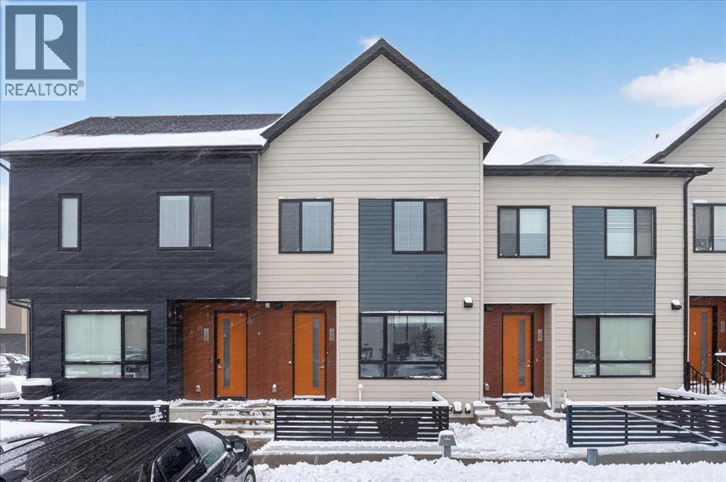Row / Townhouse for Sale in 123 Redstone Crescent NE|Calgary, Alberta T3N1M4 2