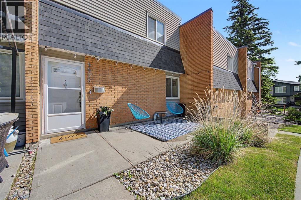 Row / Townhouse for Sale in 4405 33 Avenue SW|Calgary, Alberta T3E0Y4
