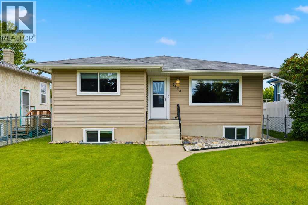 House for Sale in 7428 23 Street SE|Calgary, Alberta T2C0X9