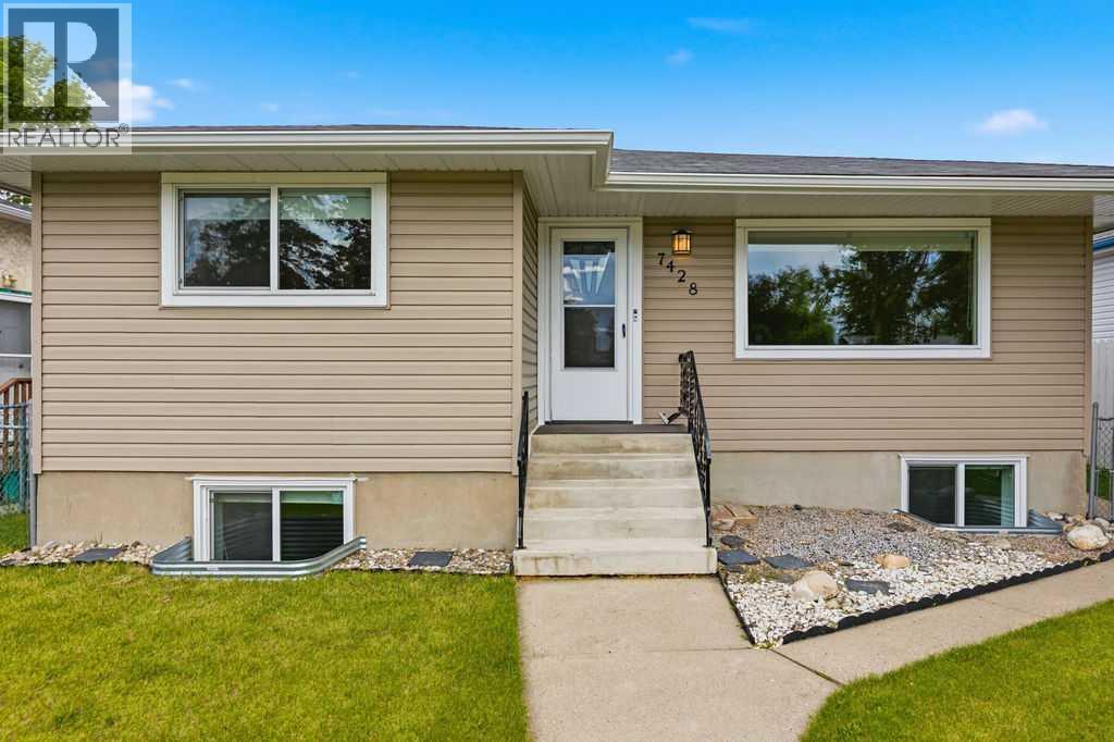 House for Sale in 7428 23 Street SE|Calgary, Alberta T2C0X9 2