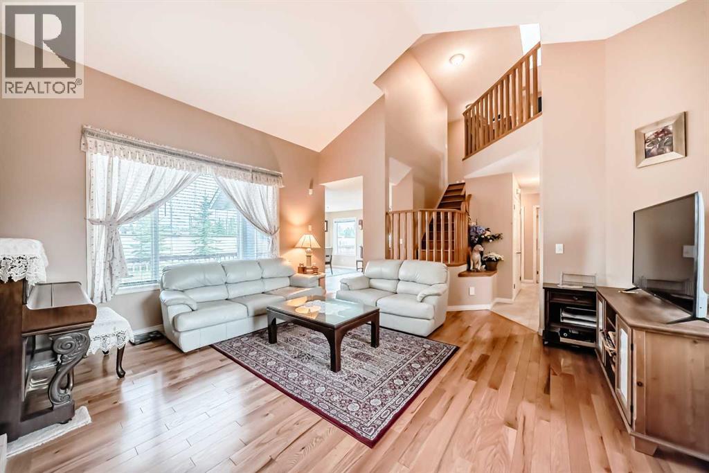 House for Sale in 737 Wentworth Place SW|Calgary, Alberta T3H4N9 2