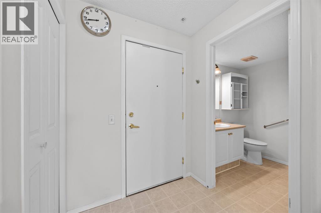 Apartment for Sale in 325, 5000 Somervale Court SW|Calgary, Alberta T2Y4M1 3