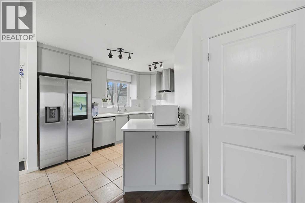 Duplex for Sale in 98 Panatella Hill NW|Calgary, Alberta T3K0B6 4