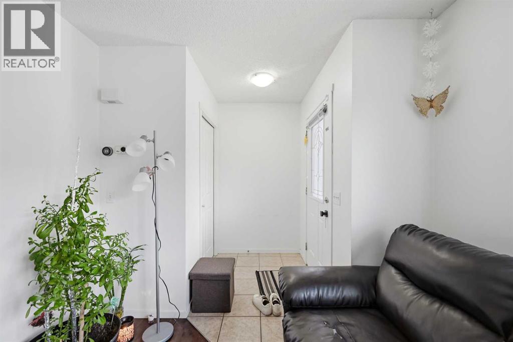 Duplex for Sale in 98 Panatella Hill NW|Calgary, Alberta T3K0B6 5