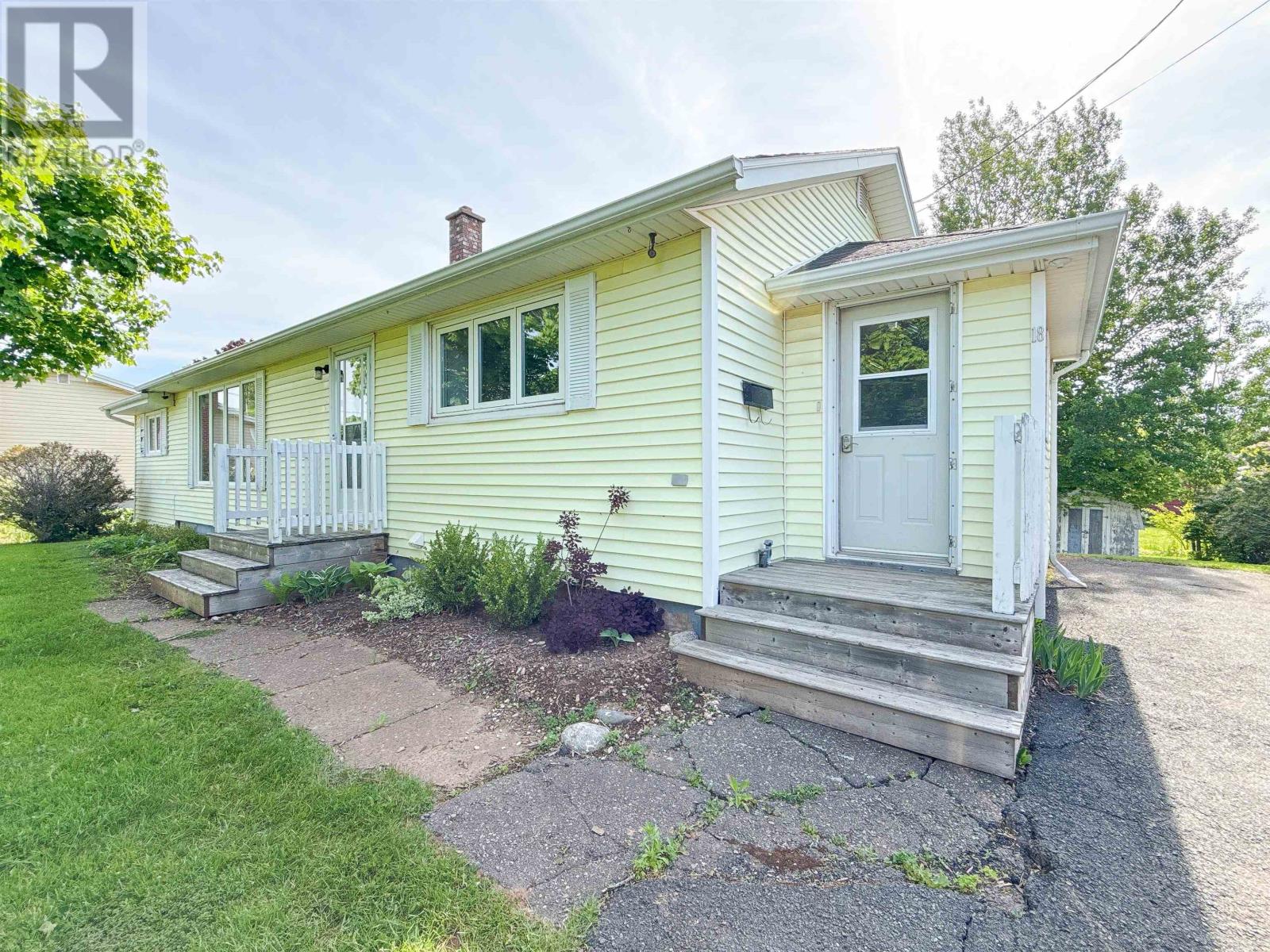 18 Laurie Drive, Charlottetown, Prince Edward Island C1A5M8