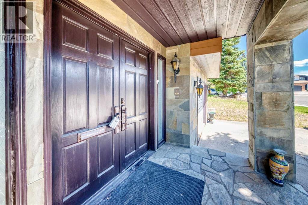 House for Sale in 156 Edgehill Close NW|Calgary, Alberta T3A2X1 3