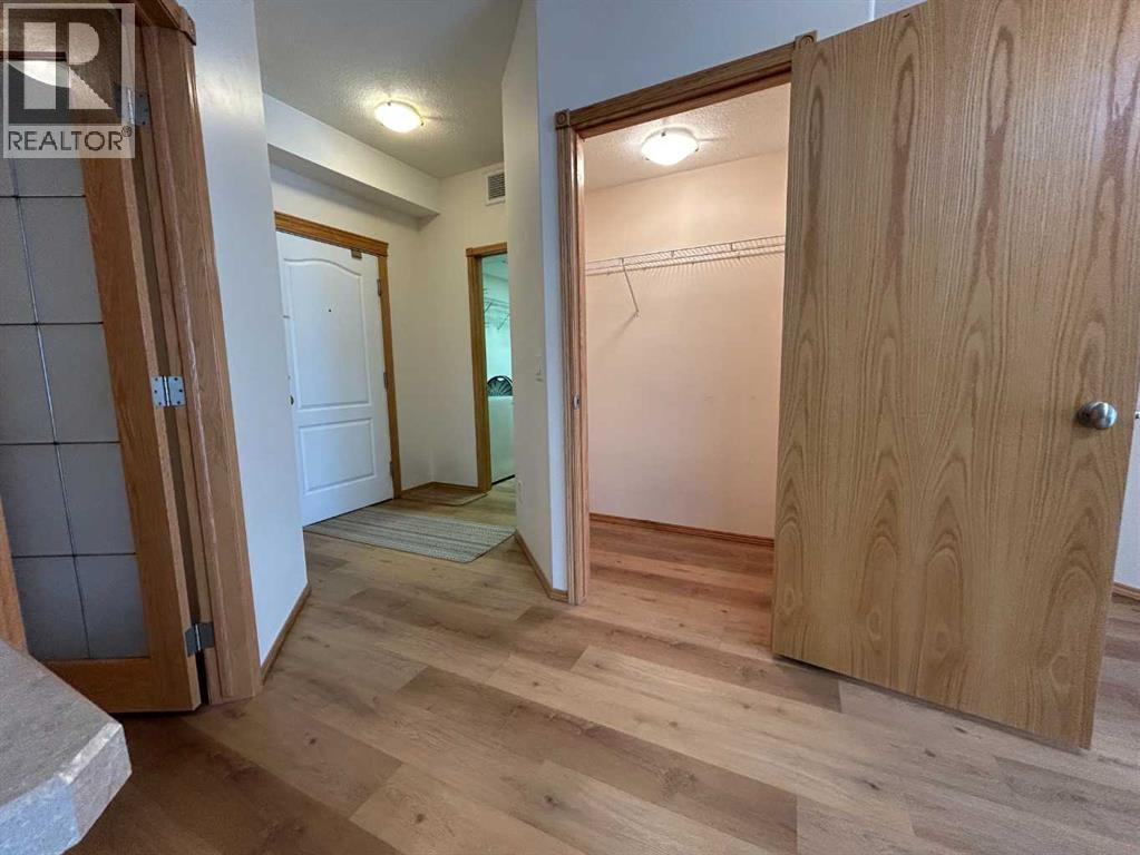 Apartment for Sale in 2458, 151 Country Village Road NE|Calgary, Alberta T3K5X5 4