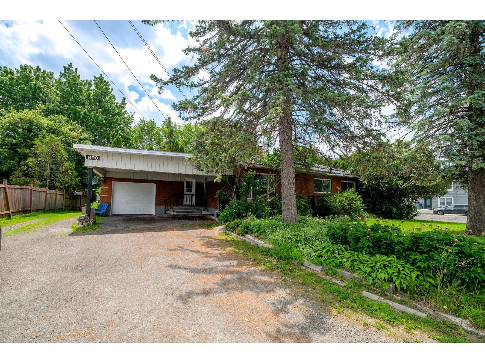 890 Rue Claude-De Ramezay, Marieville, Quebec J3M1N9