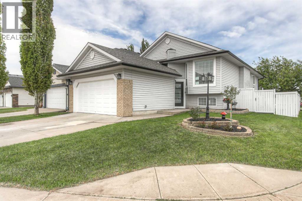 House for Sale in 81 Coventry Circle NE|Calgary, Alberta T3K4Y8