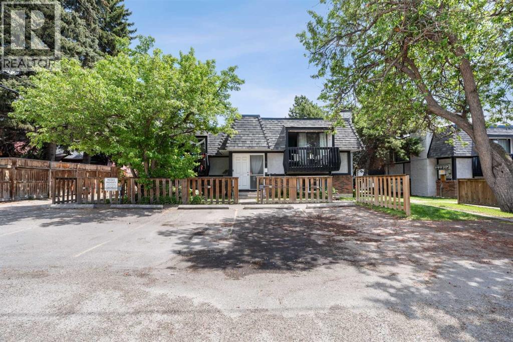 Row / Townhouse for Sale in 7, 1739 24A Street SW|Calgary, Alberta T3C1J5