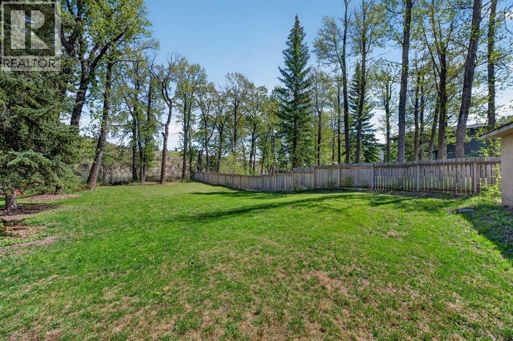 House for Sale in 7136 Bow Crescent NW|Calgary, Alberta T3B2B9 5